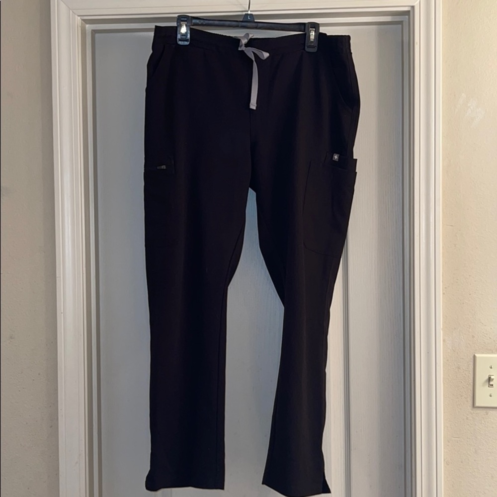 Black Figs Yola scrub pants
